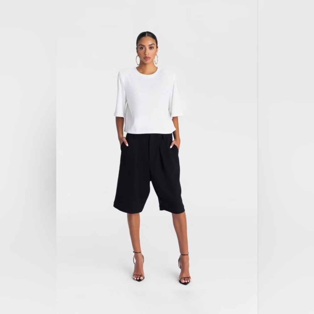 NWT KBB by KAHLANA Black Wide-Leg Bermuda Shorts - S